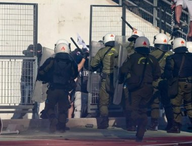 Νέος γύρος επεισοδίων στα επίσημα- Άγριο ξύλο! (βίντεο)